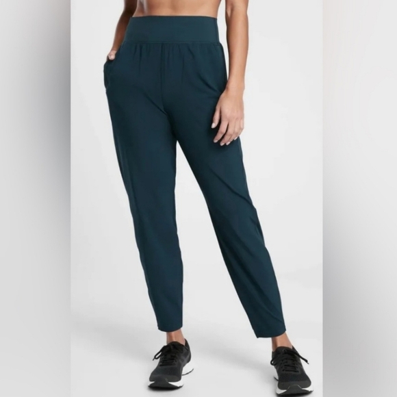 Athleta Pants - Athleta Run With It Pants Size Large Zip Pockets Lightweight Cool Breasy